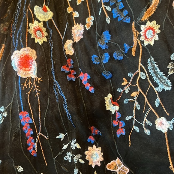 Clarisse embroidered ball gown - Picture 2 of 5